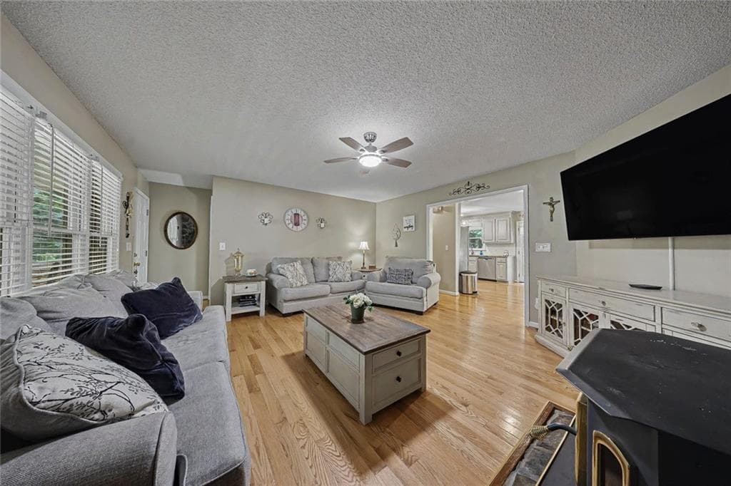 6 bedroom, 4 bathroom, 3,426 sq ft single family residence for sale at 2717 Upper Sweetwater Trail, White, GA 30184 — photo 7