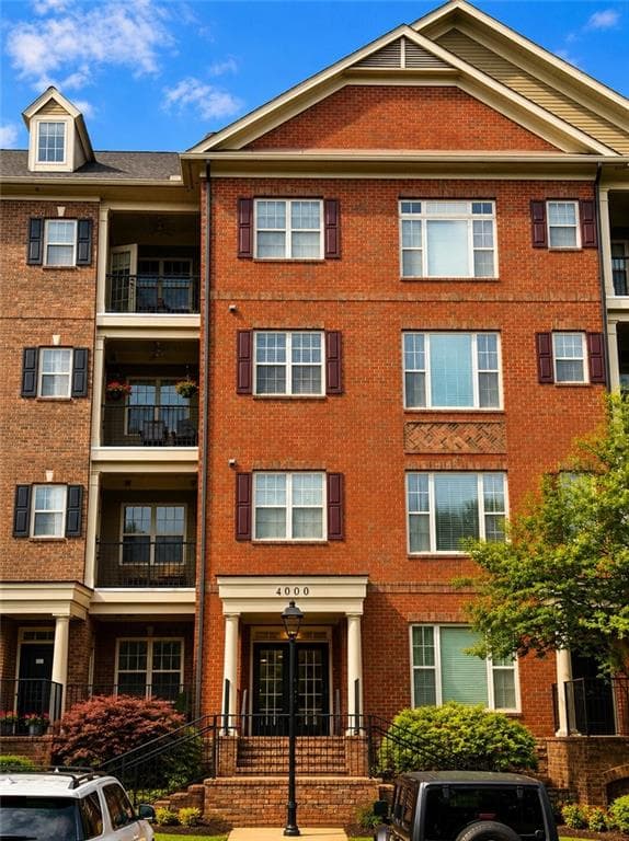 1 bedroom, 2 bathroom, 1,159 sq ft condominium for sale at 2300 Peachford Road 4004, Atlanta, GA 30338