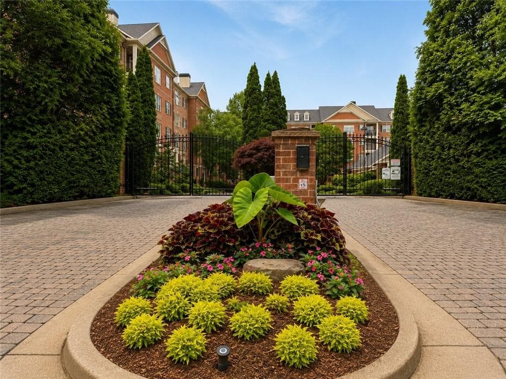 1 bedroom, 2 bathroom, 1,159 sq ft condominium for sale at 2300 Peachford Road 4004, Atlanta, GA 30338 — photo 3
