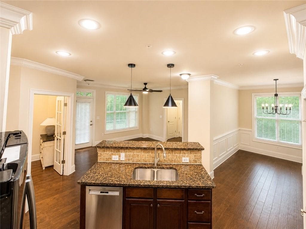 1 bedroom, 2 bathroom, 1,159 sq ft condominium for sale at 2300 Peachford Road 4004, Atlanta, GA 30338 — photo 8