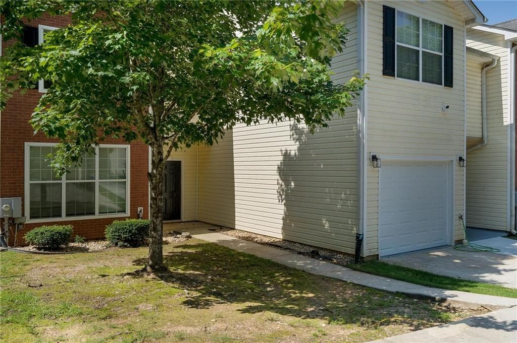 3 bedroom, 3 bathroom, 1,904 sq ft townhouse for rent at 7683 Creekside Lane, Atlanta, GA 30296 for $1,800 a month — photo 2