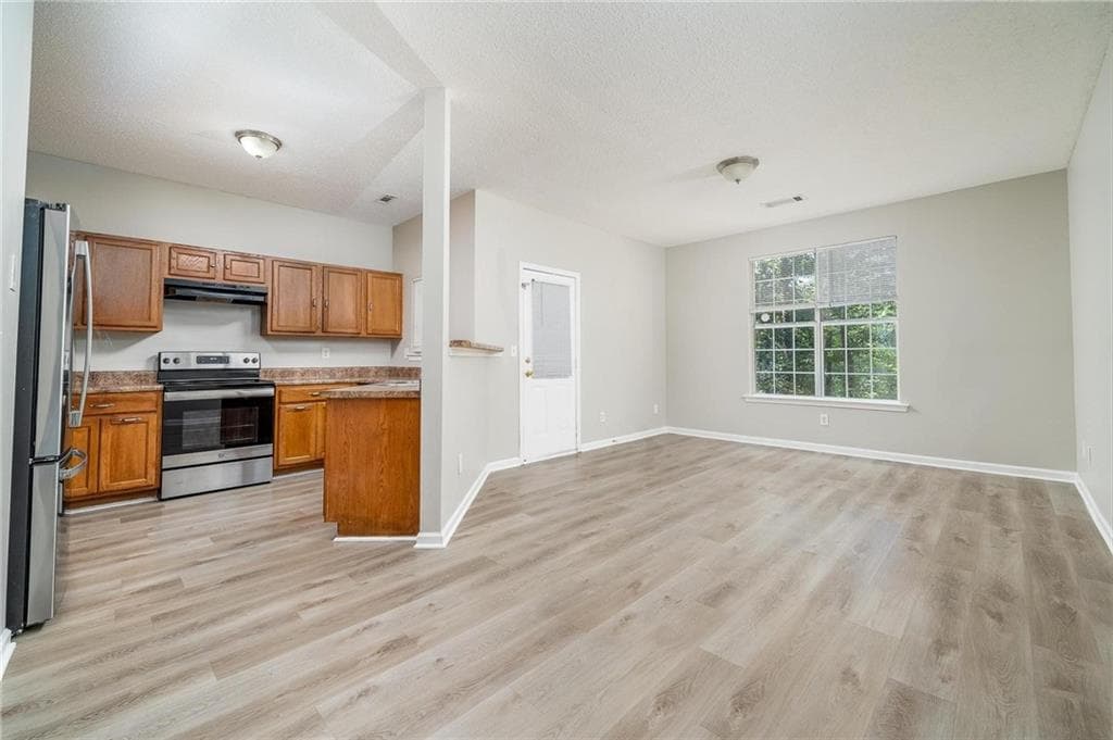 3 bedroom, 3 bathroom, 1,904 sq ft townhouse for rent at 7683 Creekside Lane, Atlanta, GA 30296 for $1,800 a month — photo 6