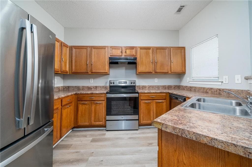 3 bedroom, 3 bathroom, 1,904 sq ft townhouse for rent at 7683 Creekside Lane, Atlanta, GA 30296 for $1,800 a month — photo 7