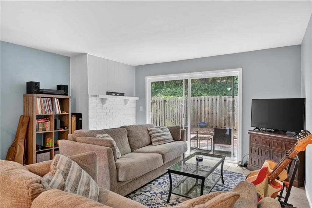 2 bedroom, 2 bathroom, 1,092 sq ft condominium for sale at 2551 Bradford Square, Atlanta, GA 30345 — photo 1 of 24
