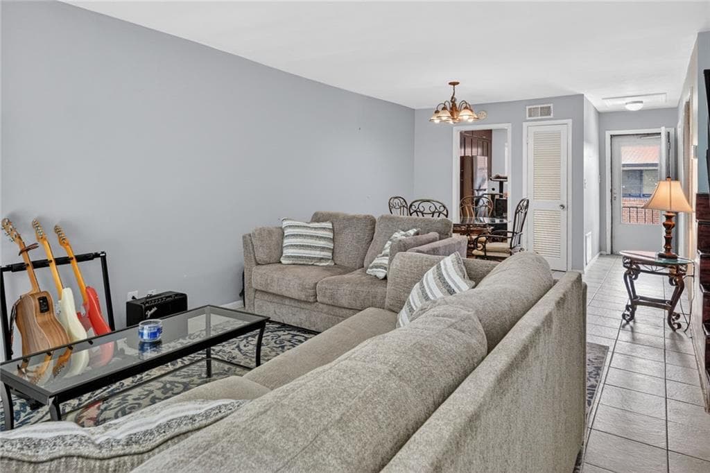 2 bedroom, 2 bathroom, 1,092 sq ft condominium for sale at 2551 Bradford Square, Atlanta, GA 30345 — photo 3