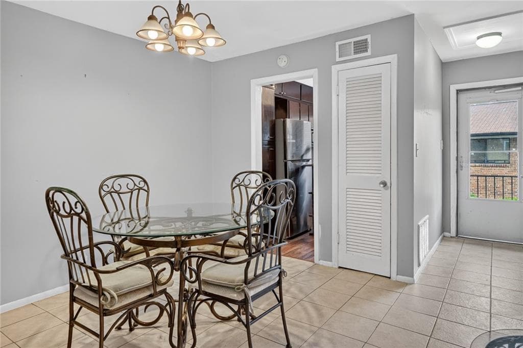 2 bedroom, 2 bathroom, 1,092 sq ft condominium for sale at 2551 Bradford Square, Atlanta, GA 30345 — photo 4