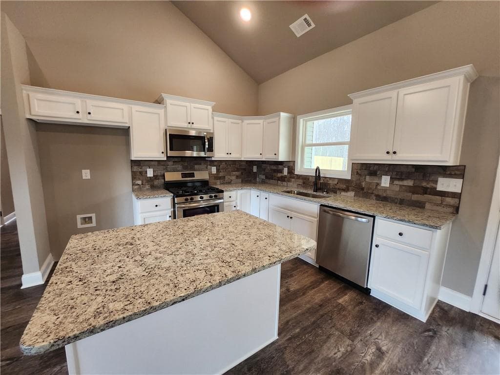 3 bedroom, 2 bathroom, 1,414 sq ft single family residence under contract at 2205 Shady Grove Road, Carrollton, GA 30116 — photo 5