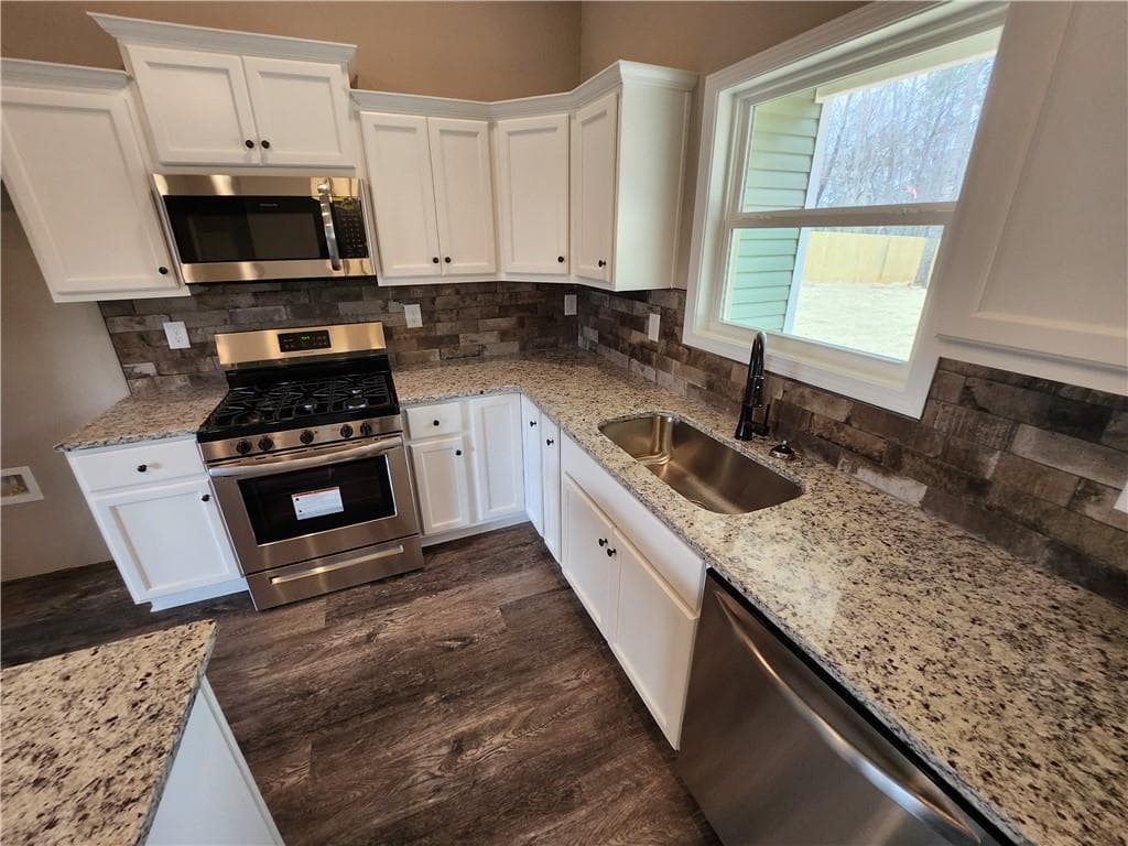 3 bedroom, 2 bathroom, 1,414 sq ft single family residence under contract at 2205 Shady Grove Road, Carrollton, GA 30116 — photo 6
