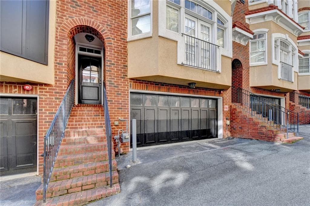 3 bedroom, 4 bathroom, 1,860 sq ft townhouse for sale at 813 Clifton Heights Lane, Atlanta, GA 30329 — photo 4