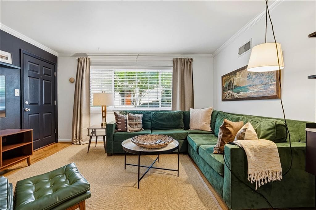 1 bedroom, 1 bathroom, 840 sq ft condominium sold at 410 Candler Park Drive B3, Atlanta, GA 30307