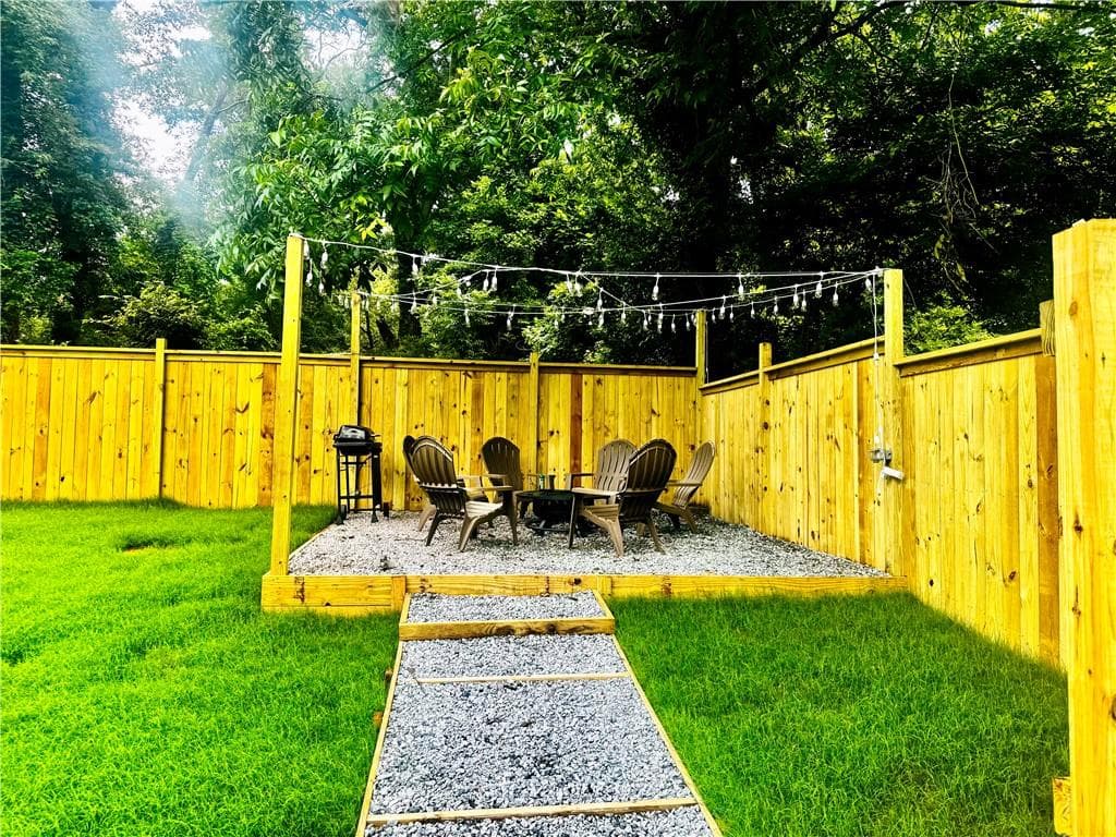 3 bedroom, 2 bathroom, 1,189 sq ft single family residence for sale at 849 Wood Street, Atlanta, GA 30318 — photo 4