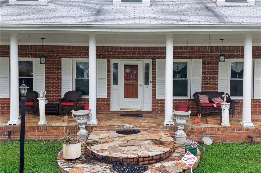 5 bedroom, 5 bathroom, 6,000 sq ft single family residence for sale at 1378 Amber Stapp Studdard Road, Social Circle, GA 30025 — photo 5