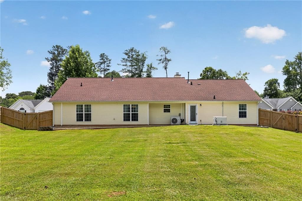 4 bedroom, 3 bathroom, 2,151 sq ft single family residence for sale at 510 Embassy Walk, Winder, GA 30680 — photo 4