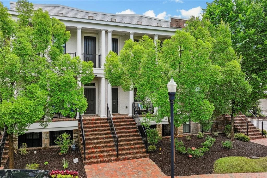 3 bedroom, 4 bathroom, 2,535 sq ft townhouse for sale at 305 Cricket Lane, Alpharetta, GA 30009 — photo 2