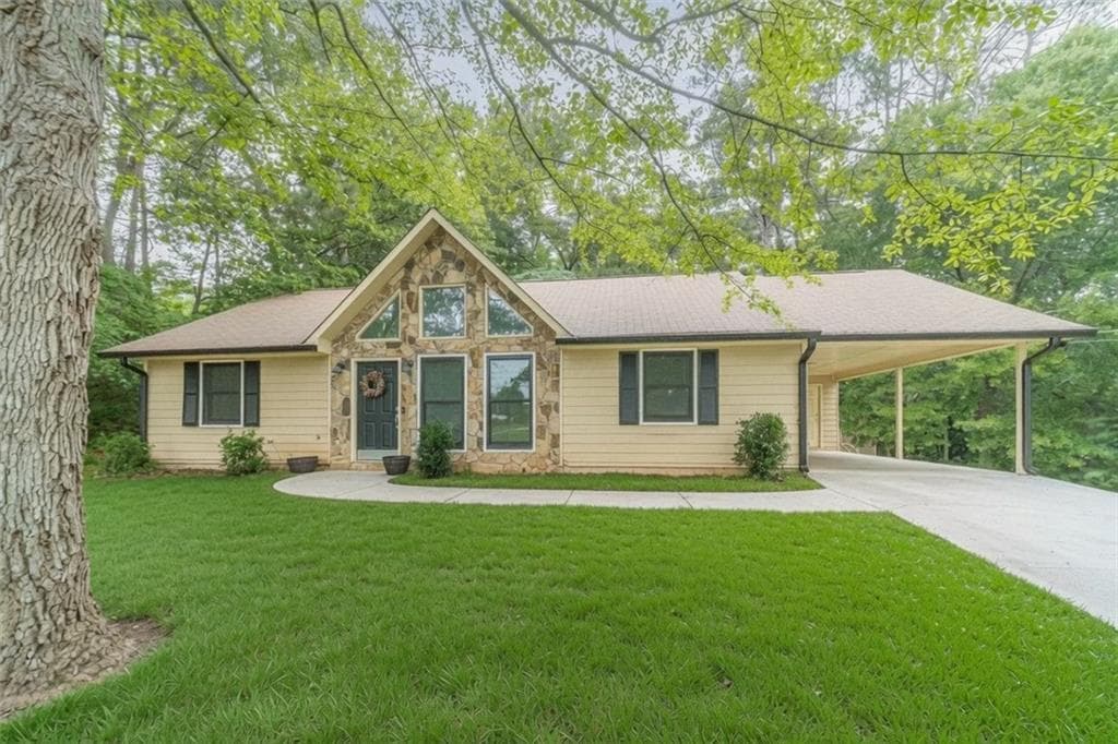 3 bedroom, 2 bathroom, 1,240 sq ft single family residence for sale at 494 Spring Street, Social Circle, GA 30025