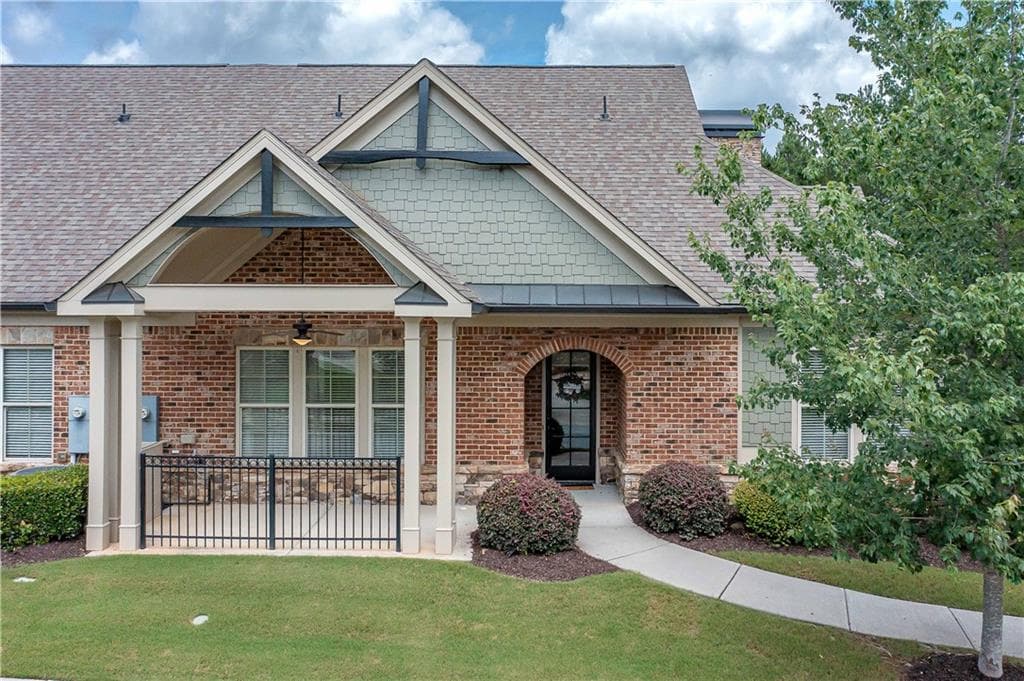 3 bedroom, 3 bathroom, 2,213 sq ft single family residence for sale at 62 Cedarcrest Village Court, Acworth, GA 30101 — photo 2
