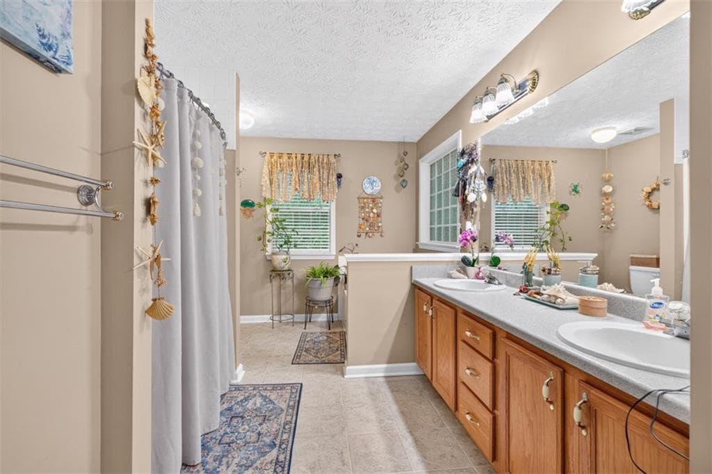 5 bedroom, 3 bathroom, 2,576 sq ft single family residence under contract at 130 Creek Drive, Locust Grove, GA 30248 — photo 3