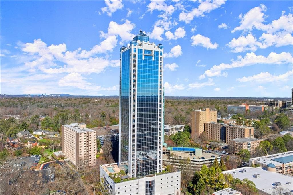 2 bedroom, 2 bathroom, 1,371 sq ft condominium for sale at 2828 Peachtree Road 701, Atlanta, GA 30305 — photo 2