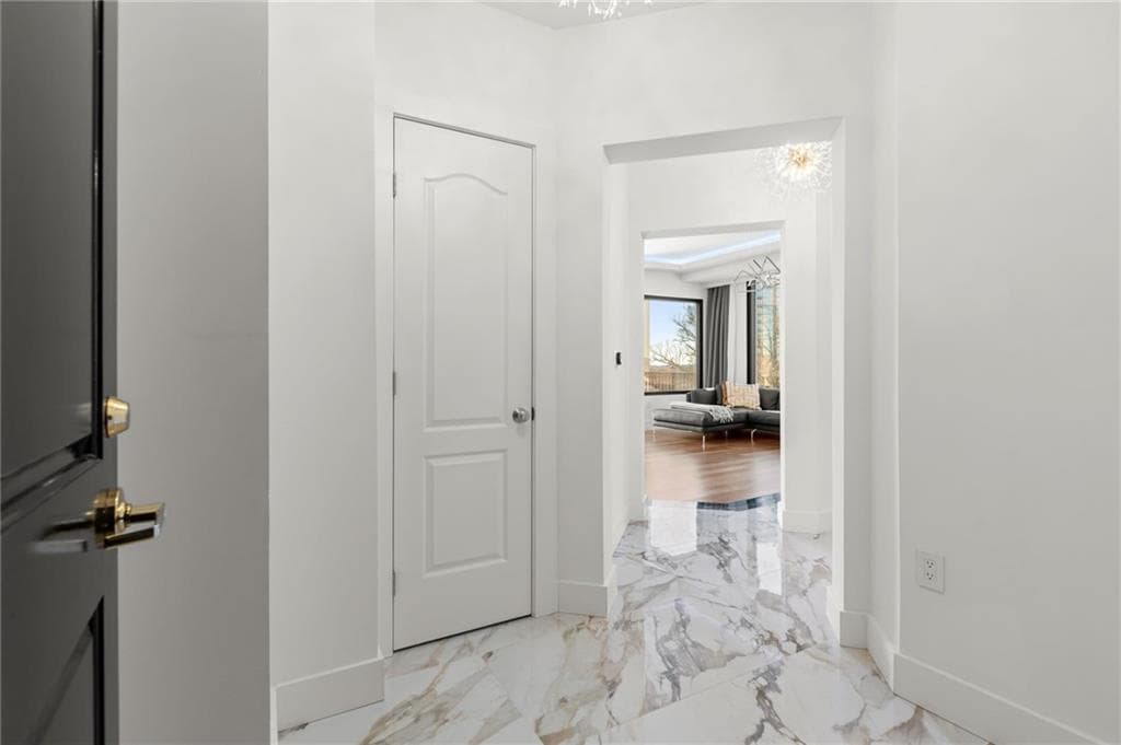 2 bedroom, 2 bathroom, 1,371 sq ft condominium for sale at 2828 Peachtree Road 701, Atlanta, GA 30305 — photo 3
