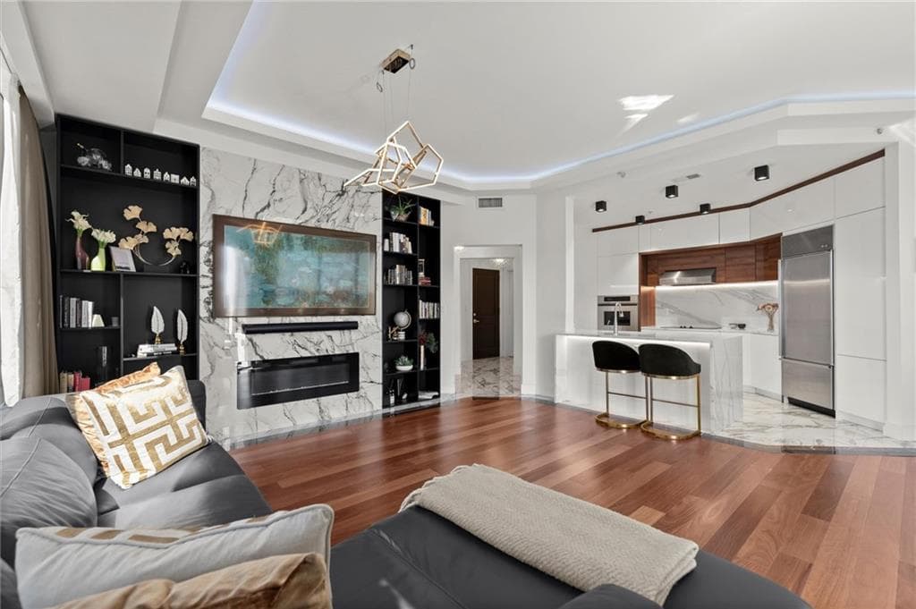 2 bedroom, 2 bathroom, 1,371 sq ft condominium for sale at 2828 Peachtree Road 701, Atlanta, GA 30305 — photo 7