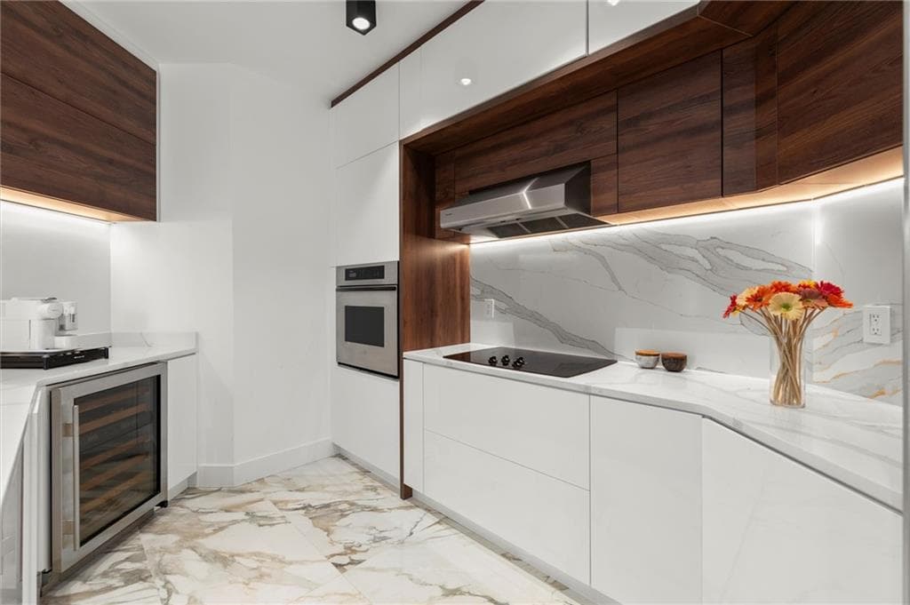 2 bedroom, 2 bathroom, 1,371 sq ft condominium for sale at 2828 Peachtree Road 701, Atlanta, GA 30305 — photo 9