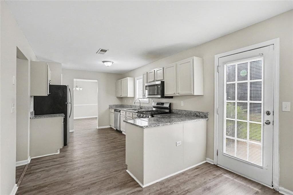 5 bedroom, 3 bathroom, 3,166 sq ft single family residence for sale at 2909 Crabapple Circle, Conyers, GA 30013 — photo 5