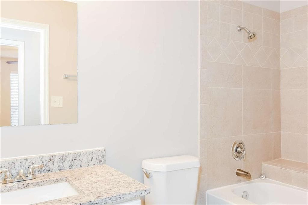 4 bedroom, 2 bathroom, 1,626 sq ft single family residence for sale at 510 Creekwood Crossing, Roswell, GA 30076 — photo 7