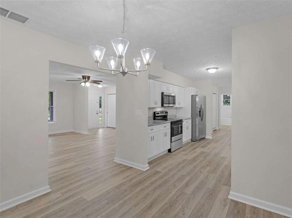3 bedroom, 2 bathroom, 1,698 sq ft single family residence under contract at 100 Kim Trail, Stockbridge, GA 30281 — photo 9
