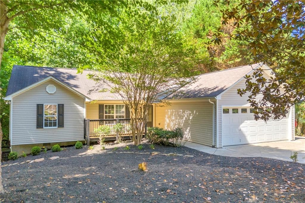 3 bedroom, 2 bathroom, 1,454 sq ft single family residence for sale at 2941 Lake Hollow Road, Gainesville, GA 30501 — photo 3