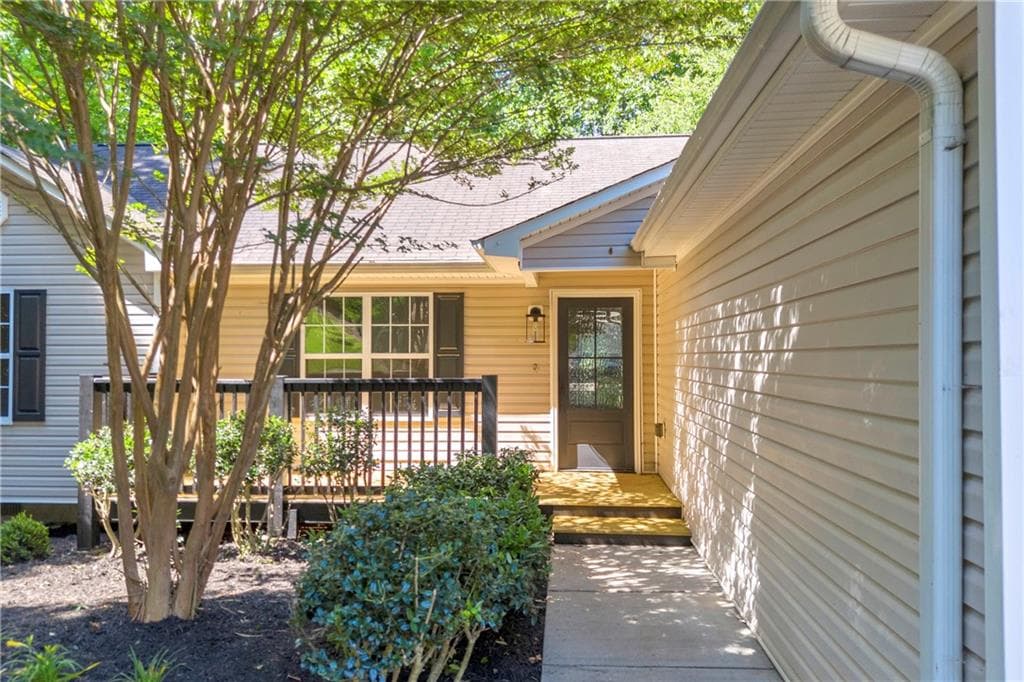 3 bedroom, 2 bathroom, 1,454 sq ft single family residence for sale at 2941 Lake Hollow Road, Gainesville, GA 30501 — photo 4