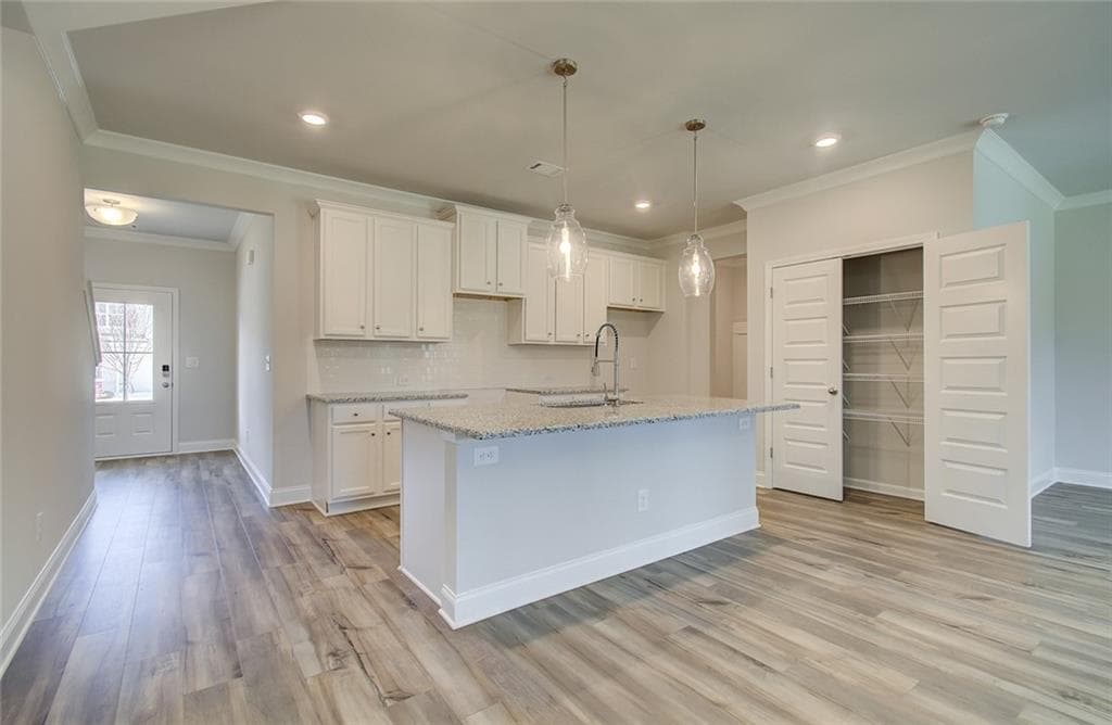3 bedroom, 3 bathroom, 2,114 sq ft single family residence under contract at 3780 Ivy Cottage Drive, Snellville, GA 30039 — photo 4