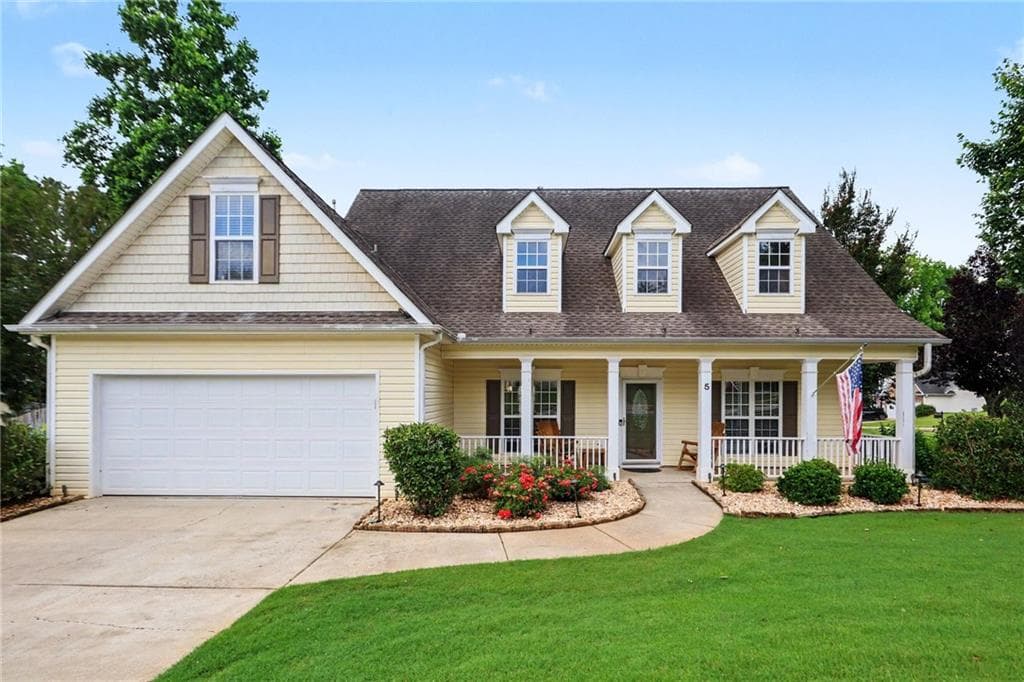3 bedroom, 3 bathroom, 1,952 sq ft single family residence under contract at 5 Park Forest Curve, Newnan, GA 30265 — photo 2