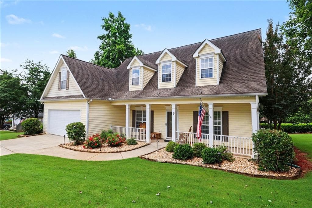 3 bedroom, 3 bathroom, 1,952 sq ft single family residence under contract at 5 Park Forest Curve, Newnan, GA 30265 — photo 3