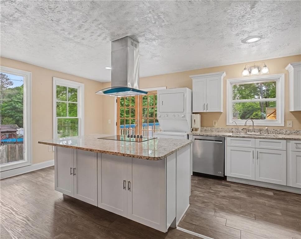 5 bedroom, 3 bathroom, 1,608 sq ft single family residence under contract at 4161 Summer Place, Snellville, GA 30039 — photo 3