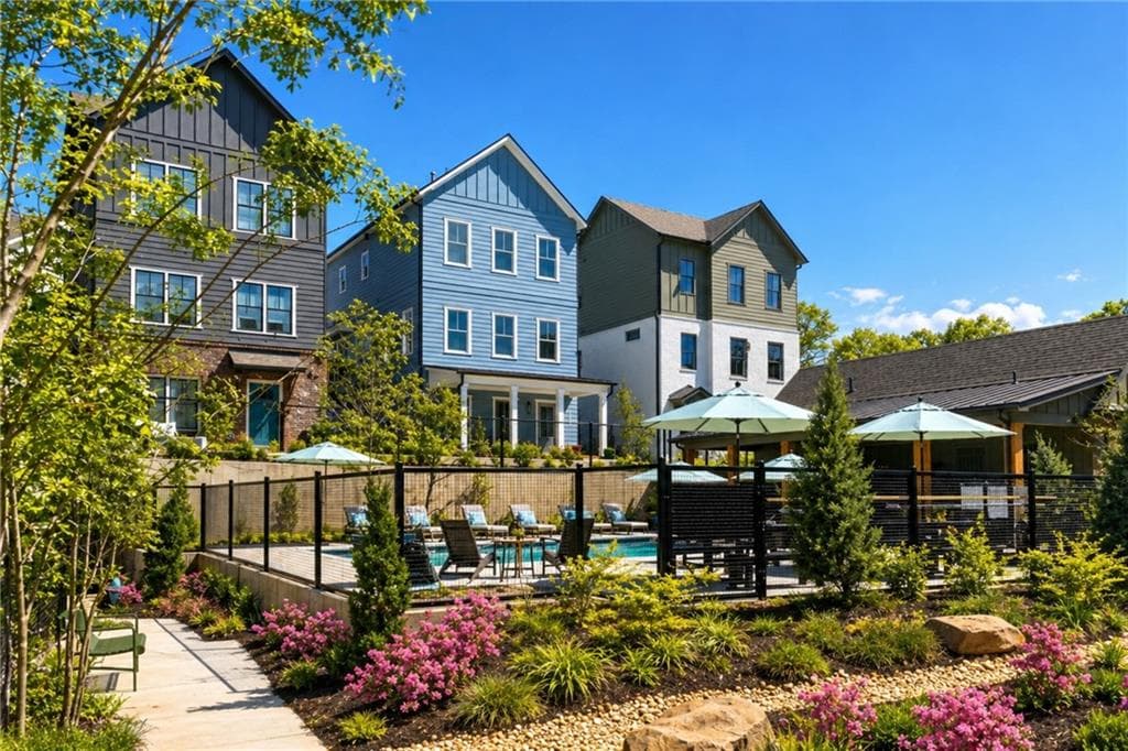 4 bedroom, 4 bathroom, 2,025 sq ft single family residence for sale at 3304 Stillwood Lane, Atlanta, GA 30354 — photo 2