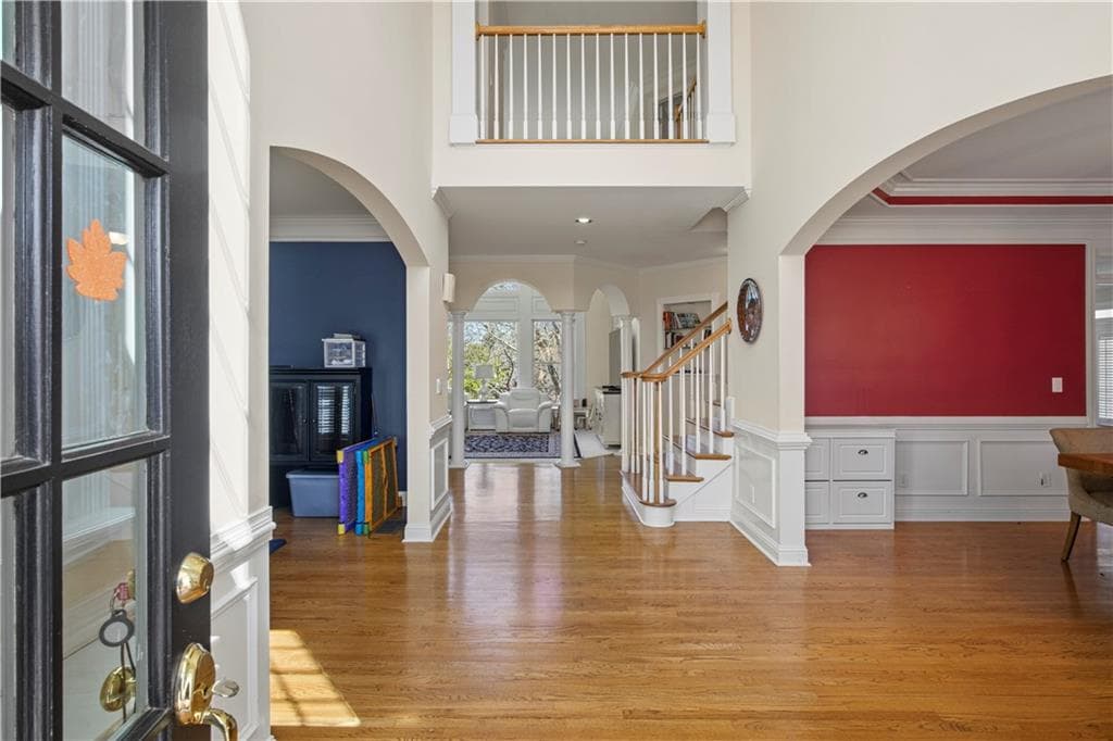 5 bedroom, 5 bathroom, 5,230 sq ft single family residence for rent at 5685 Lake Manor Trace, Johns Creek, GA 30022 for $4,895 a month — photo 3