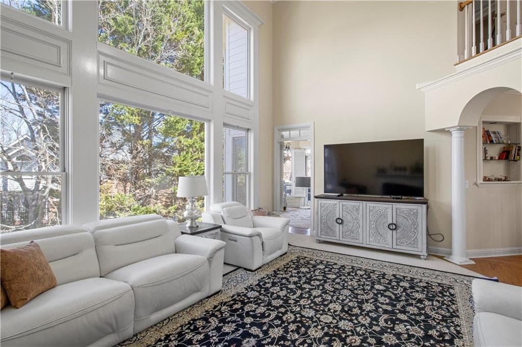 5 bedroom, 5 bathroom, 5,230 sq ft single family residence for rent at 5685 Lake Manor Trace, Johns Creek, GA 30022 for $4,895 a month — photo 4