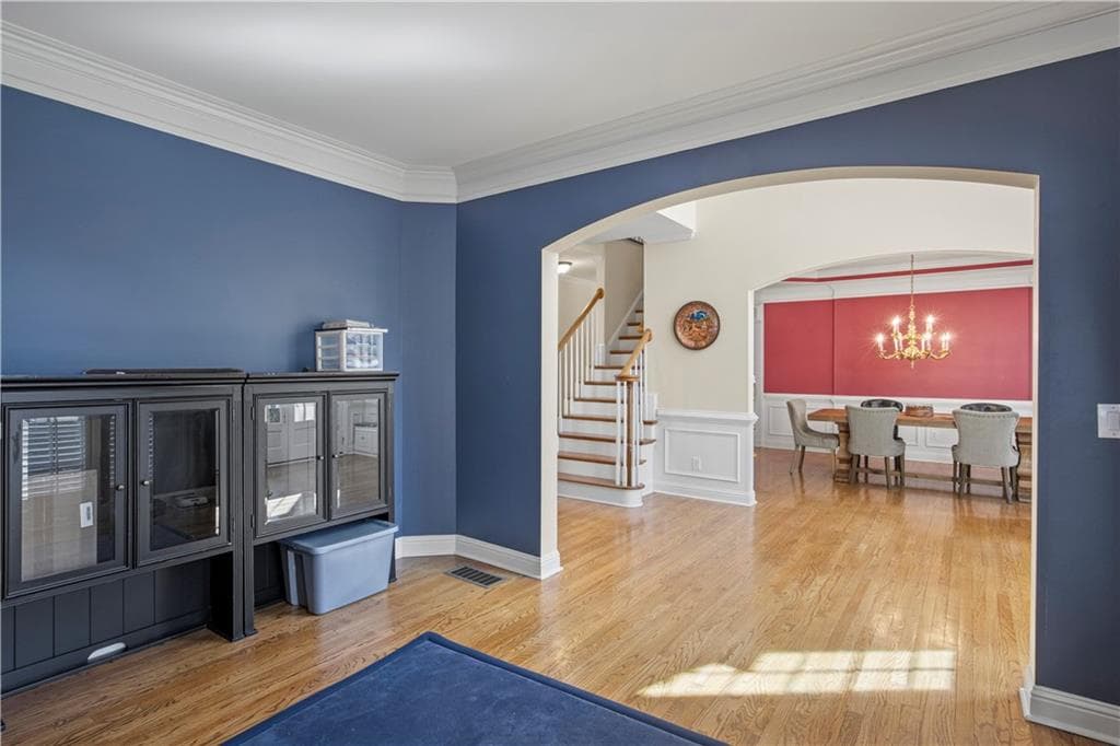 5 bedroom, 5 bathroom, 5,230 sq ft single family residence for rent at 5685 Lake Manor Trace, Johns Creek, GA 30022 for $4,895 a month — photo 5