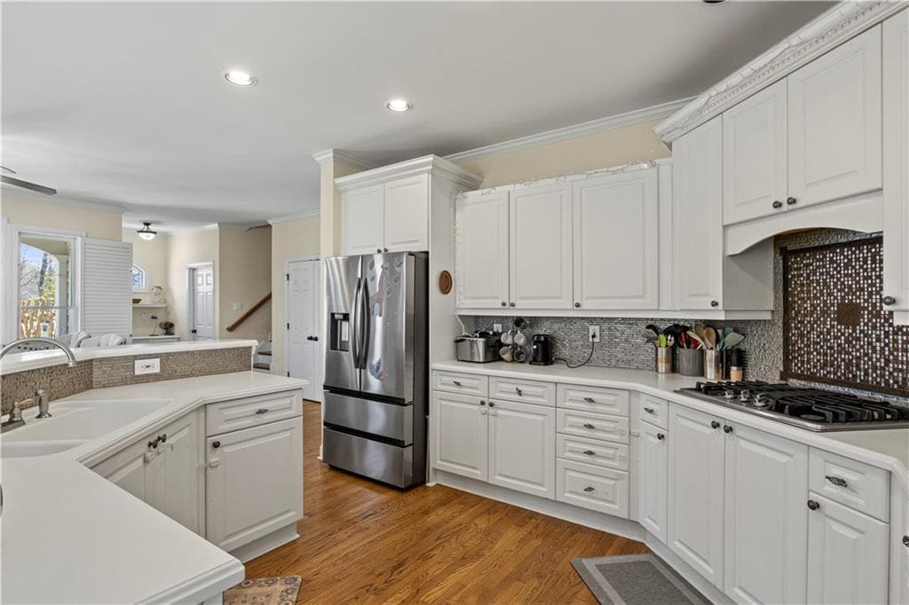 5 bedroom, 5 bathroom, 5,230 sq ft single family residence for rent at 5685 Lake Manor Trace, Johns Creek, GA 30022 for $4,895 a month — photo 10