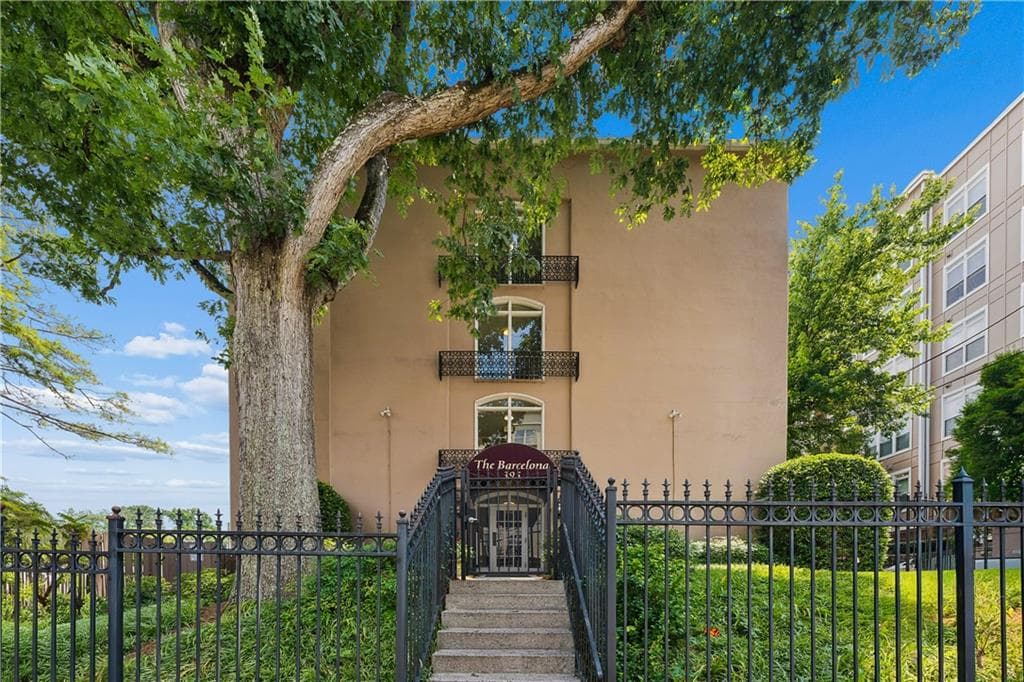 1 bedroom, 1 bathroom, 750 sq ft condominium for rent at 395 Pharr Road 308, Atlanta, GA 30305 for $1,395 a month — photo 1 of 29