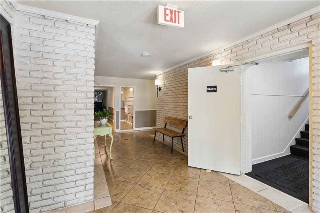 1 bedroom, 1 bathroom, 750 sq ft condominium for rent at 395 Pharr Road 308, Atlanta, GA 30305 for $1,395 a month — photo 2