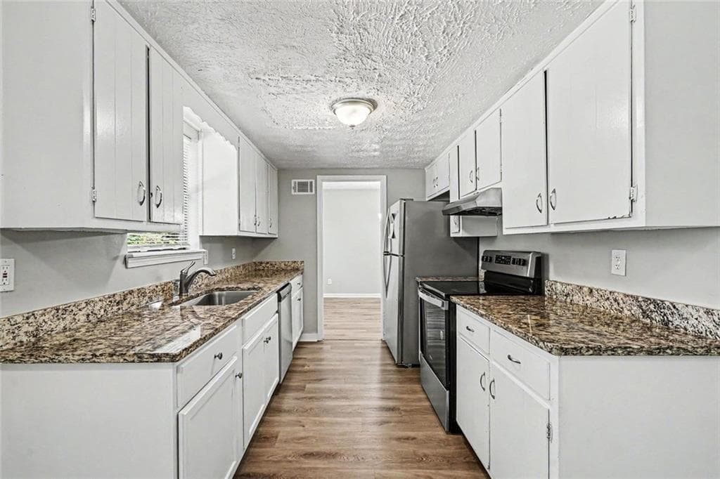4 bedroom, 3 bathroom, 2,107 sq ft single family residence for sale at 4406 Blackbirch Lane, Decatur, GA 30034 — photo 5