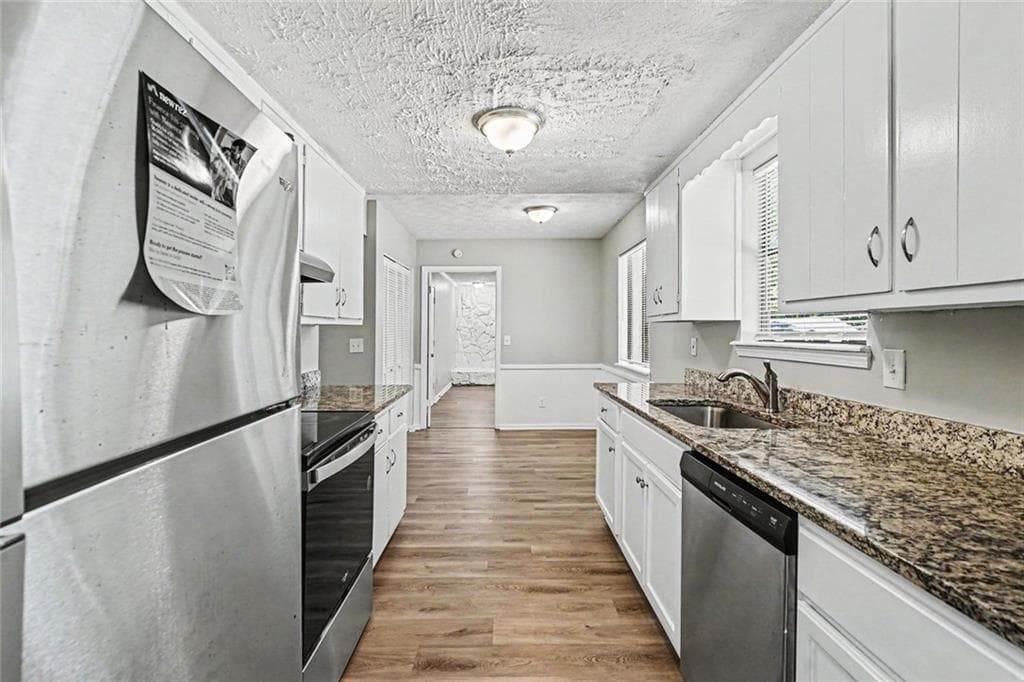 4 bedroom, 3 bathroom, 2,107 sq ft single family residence for sale at 4406 Blackbirch Lane, Decatur, GA 30034 — photo 6