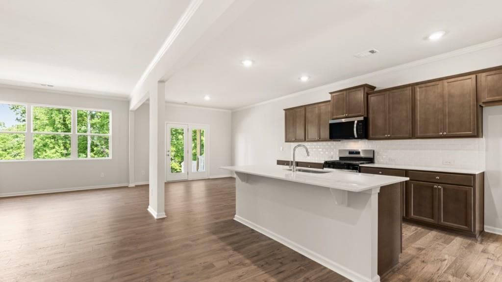 5 bedroom, 3 bathroom, 3,209 sq ft single family residence under contract at 4071 Peregrine Way, Gainesville, GA 30506 — photo 9