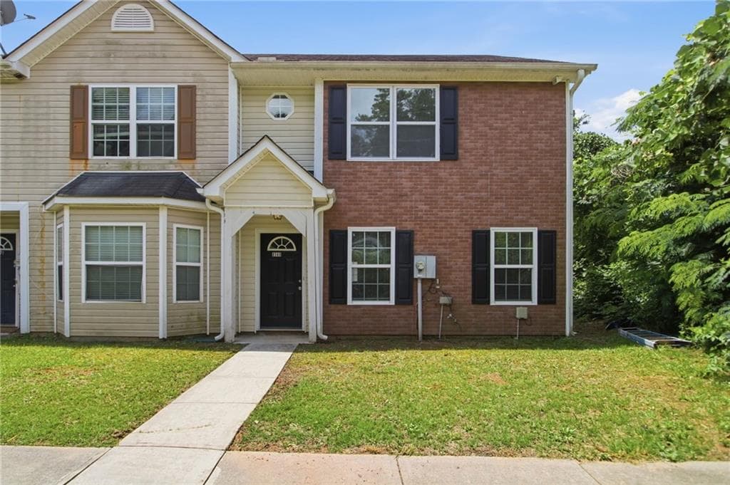 3 bedroom, 3 bathroom, 1,530 sq ft townhouse for sale at 8569 Thomas Road, Riverdale, GA 30274