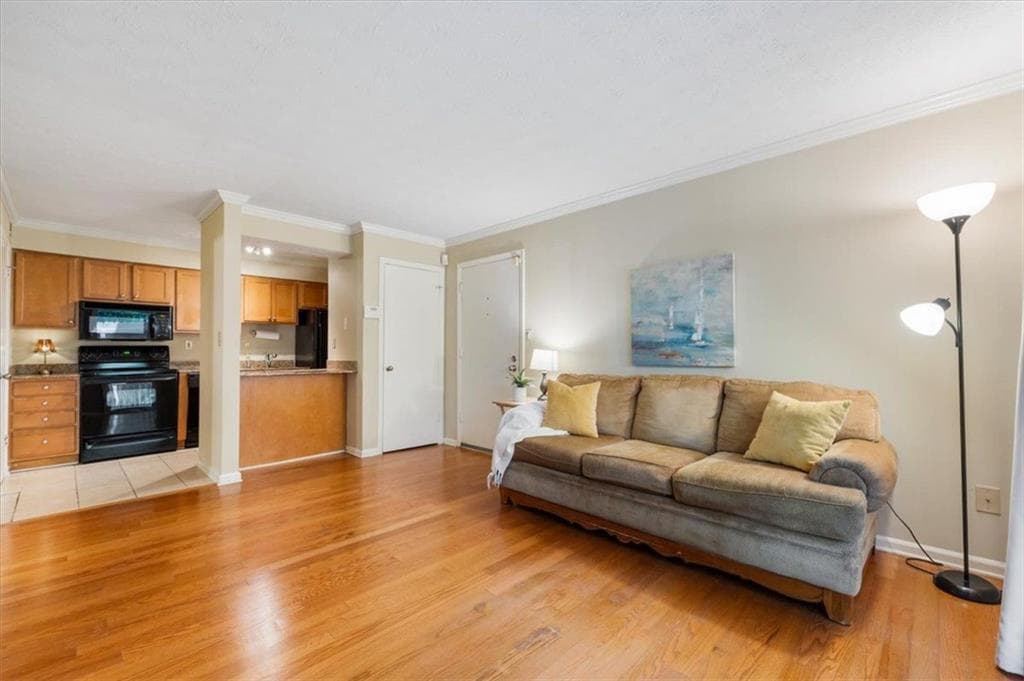 1 bedroom, 1 bathroom, 625 sq ft condominium for sale at 3140 Seven Pines Court 102, Atlanta, GA 30339 — photo 2
