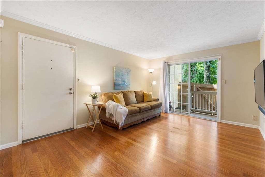 1 bedroom, 1 bathroom, 625 sq ft condominium for sale at 3140 Seven Pines Court 102, Atlanta, GA 30339 — photo 3