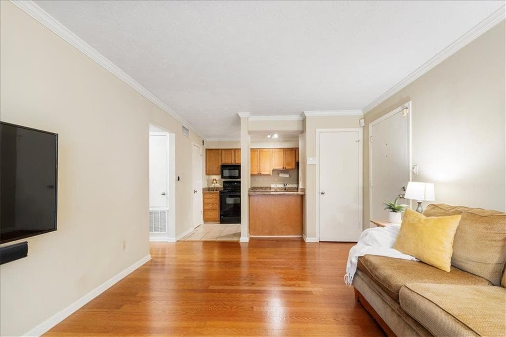 1 bedroom, 1 bathroom, 625 sq ft condominium for sale at 3140 Seven Pines Court 102, Atlanta, GA 30339 — photo 4