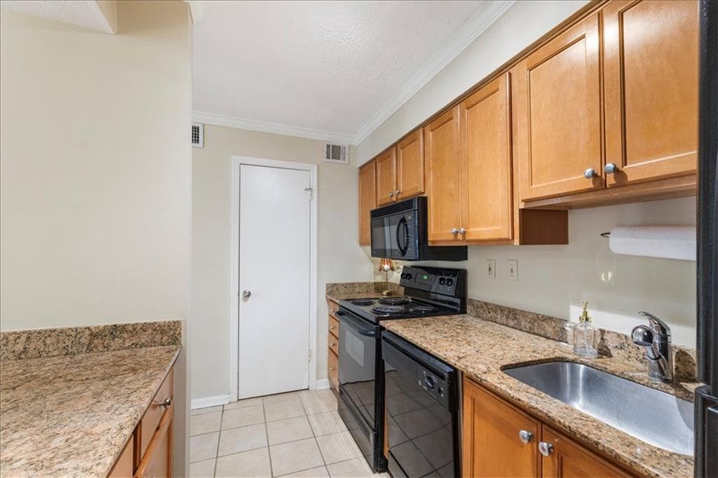 1 bedroom, 1 bathroom, 625 sq ft condominium for sale at 3140 Seven Pines Court 102, Atlanta, GA 30339 — photo 8