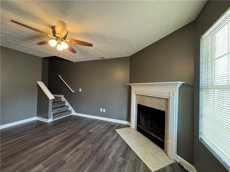 4 bedroom, 3 bathroom, 1,500 sq ft single family residence for sale at 330 Crestfield Circle, Covington, GA 30016 — photo 2